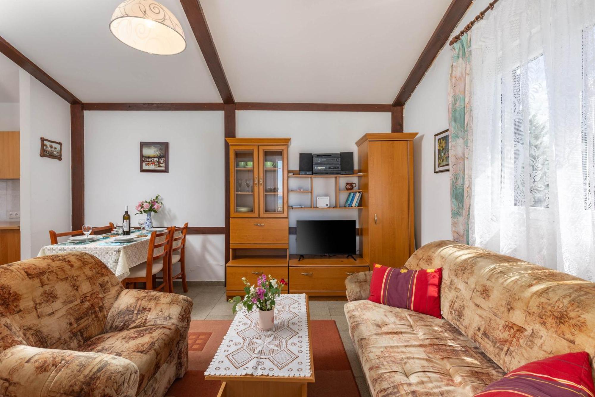 Beachfront House Nada - Happy Rentals Карлобаг Экстерьер фото