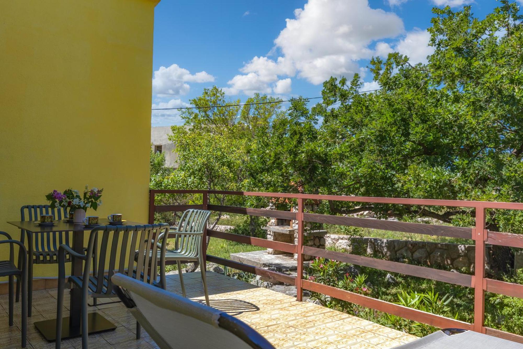 Beachfront House Nada - Happy Rentals Карлобаг Экстерьер фото